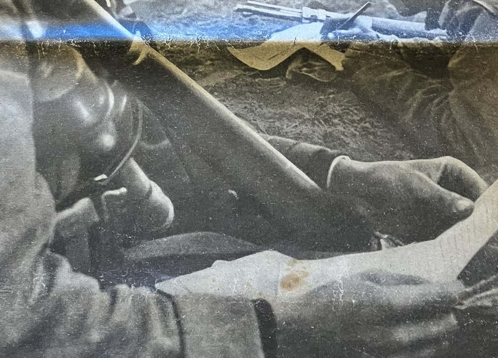 Soldat liest Brief aus der Heimat, Polen 1939